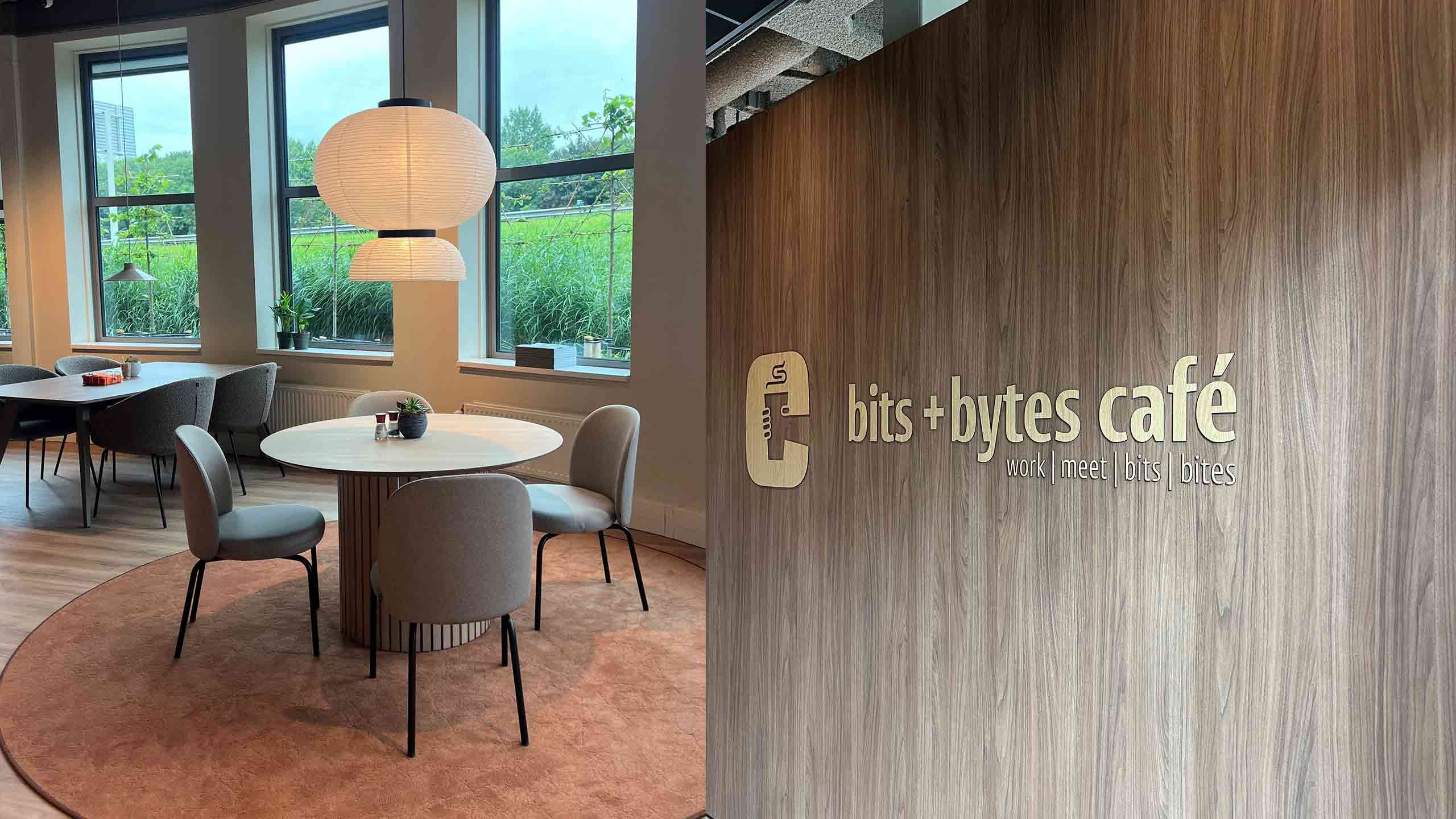 Gerenoveerd-kantoor-met-bedrijfsrestaurant-2