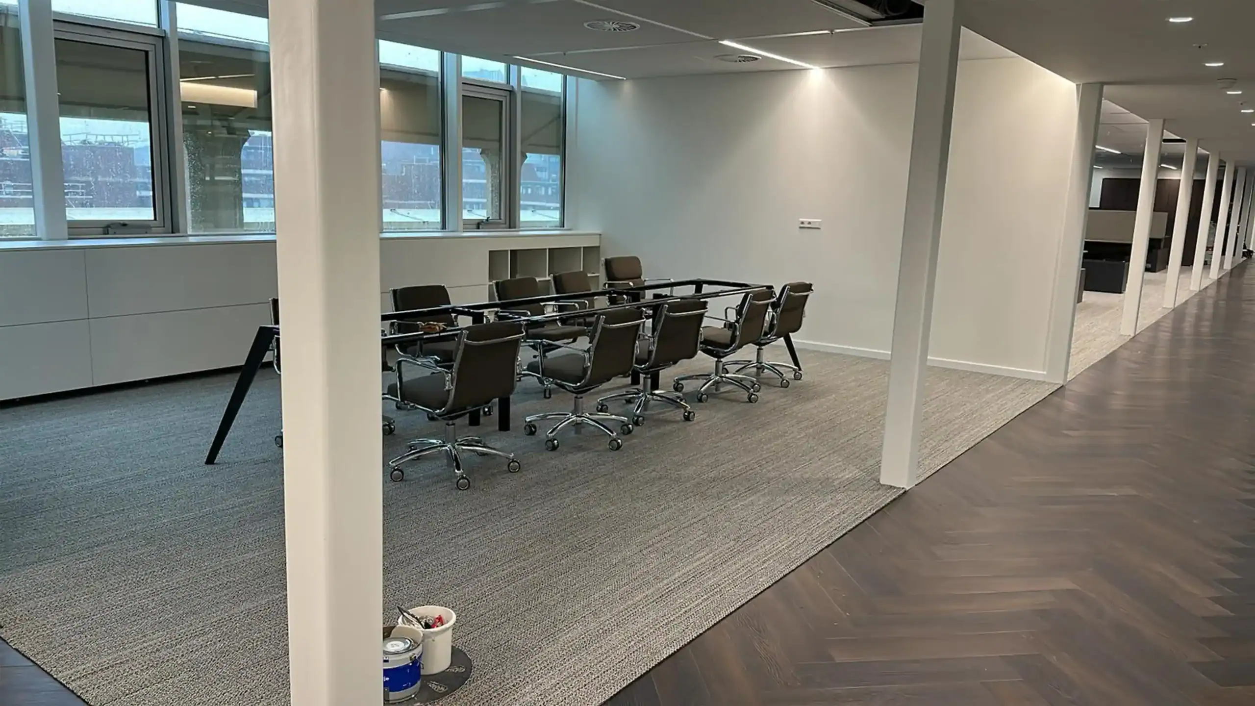 Plaatsing kantoormeubilair afbouw kantoor
